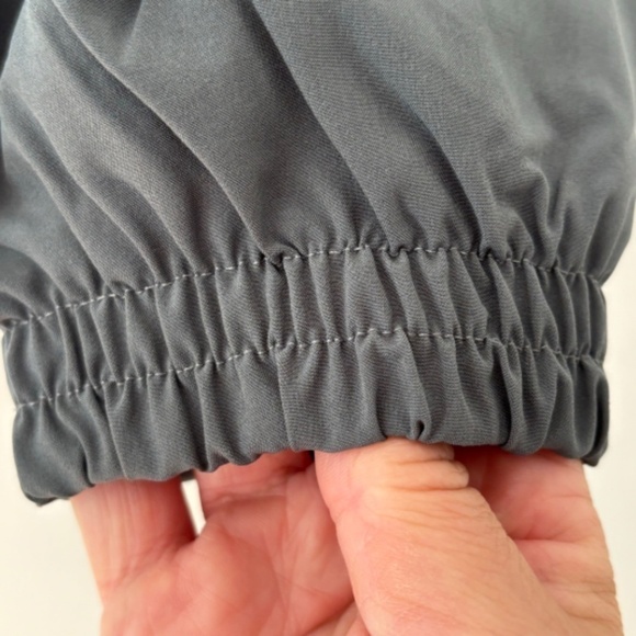 Under Armour NWT ladies loose fit lightweight jacket two tone grey size M - Picture 5 of 16